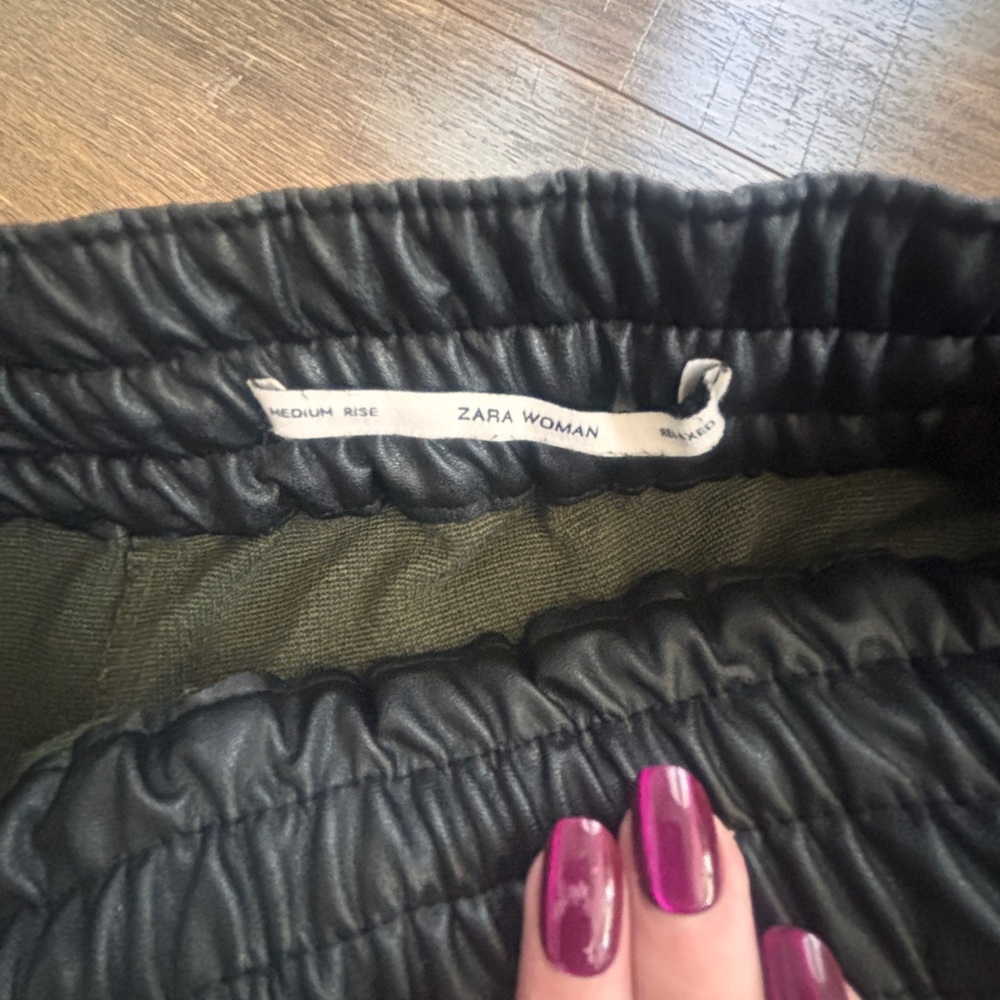 Zara Women’s Olive Joggers with Black Accents XS - Picture 4 of 5